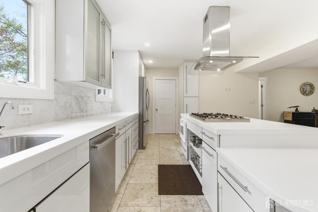 15 Southfield Road, Edison, NJ 08820