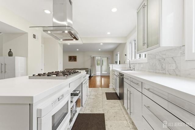 15 Southfield Road, Edison, NJ 08820