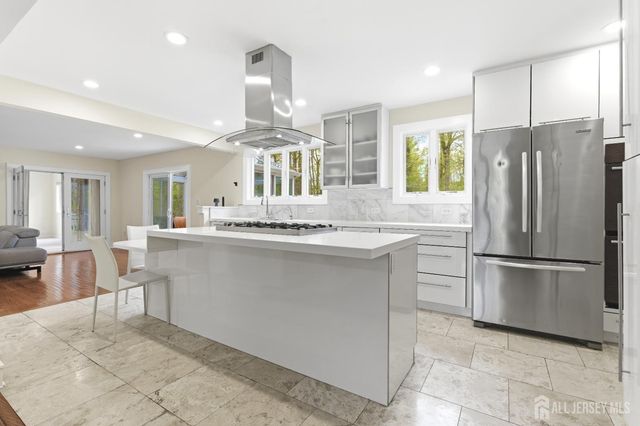 15 Southfield Road, Edison, NJ 08820