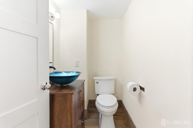 15 Southfield Road, Edison, NJ 08820