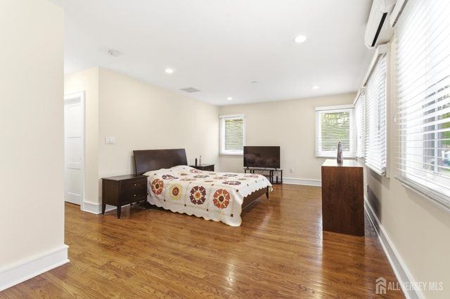 15 Southfield Road, Edison, NJ 08820