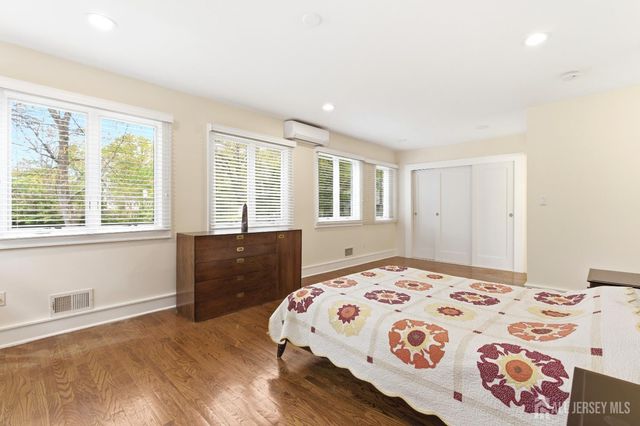 15 Southfield Road, Edison, NJ 08820