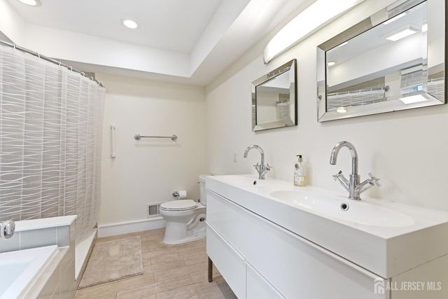 15 Southfield Road, Edison, NJ 08820
