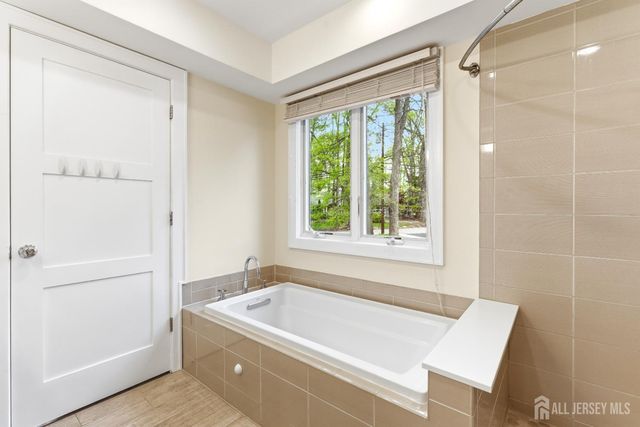 15 Southfield Road, Edison, NJ 08820