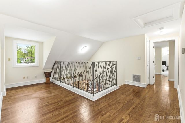 15 Southfield Road, Edison, NJ 08820