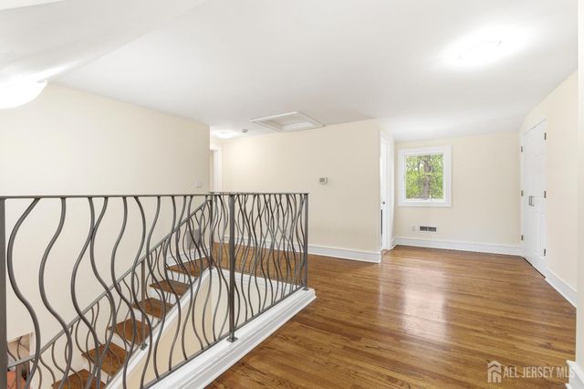 15 Southfield Road, Edison, NJ 08820