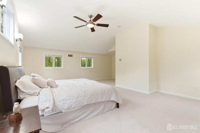 15 Southfield Road, Edison, NJ 08820