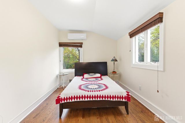 15 Southfield Road, Edison, NJ 08820