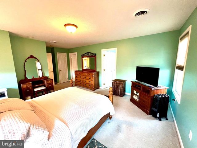 956 S LAKEWOOD DR, Ridgeley, WV 26753