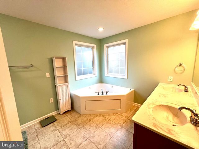 956 S LAKEWOOD DR, Ridgeley, WV 26753