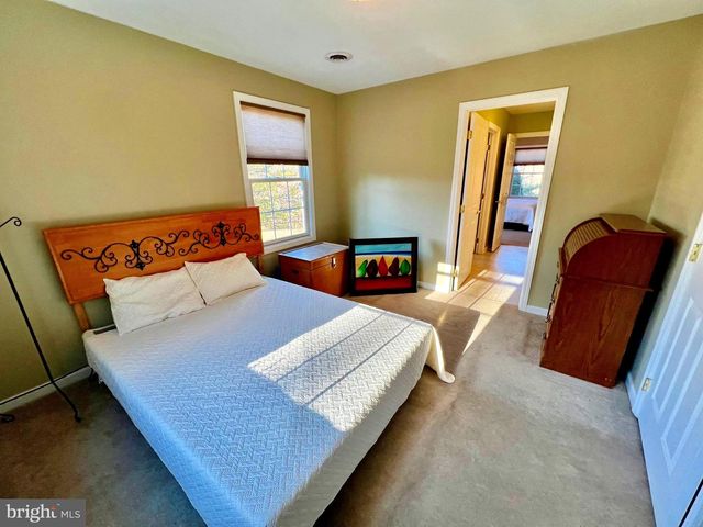 956 S LAKEWOOD DR, Ridgeley, WV 26753