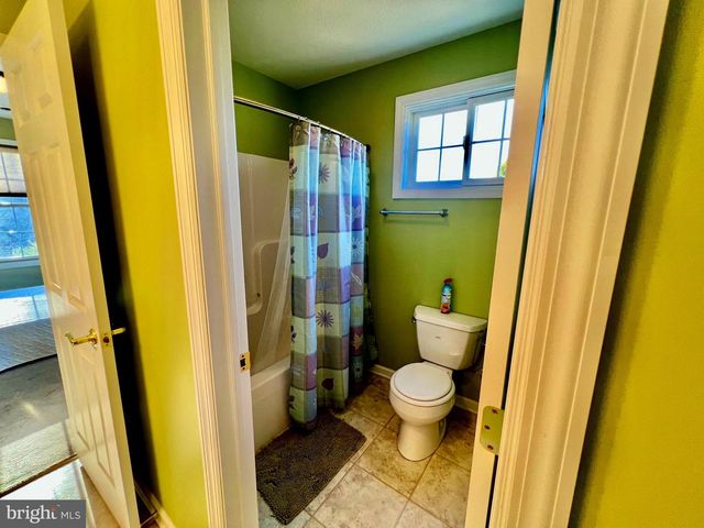 956 S LAKEWOOD DR, Ridgeley, WV 26753