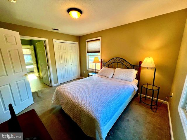 956 S LAKEWOOD DR, Ridgeley, WV 26753