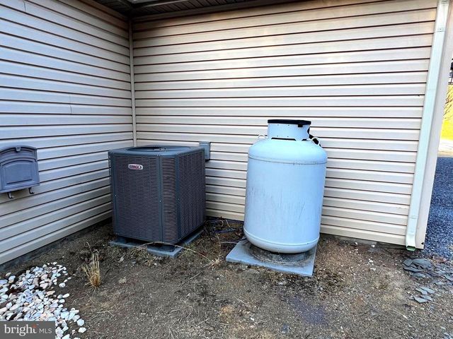 956 S LAKEWOOD DR, Ridgeley, WV 26753