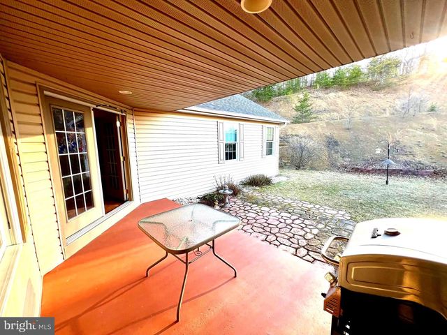 956 S LAKEWOOD DR, Ridgeley, WV 26753