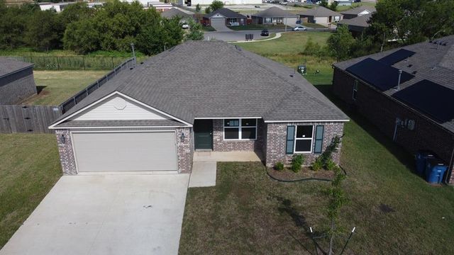 695 Foxtail Drive, Newcastle, OK 73065