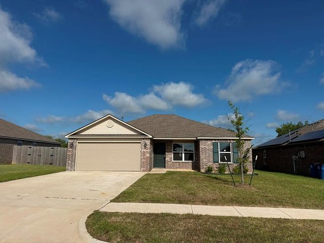 695 Foxtail Drive, Newcastle, OK 73065