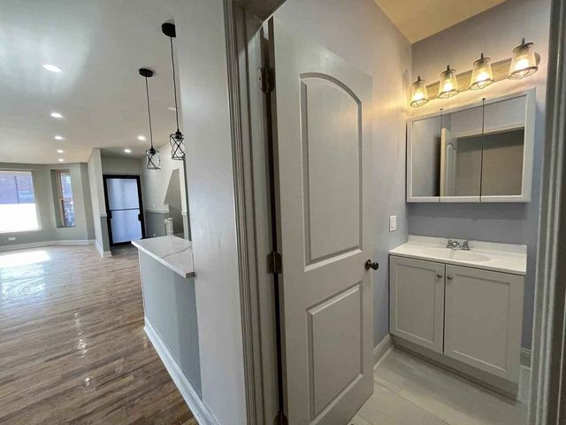 1446 W Irving Park Road 1, Chicago, IL 60613