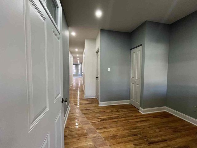 1446 W Irving Park Road 1, Chicago, IL 60613