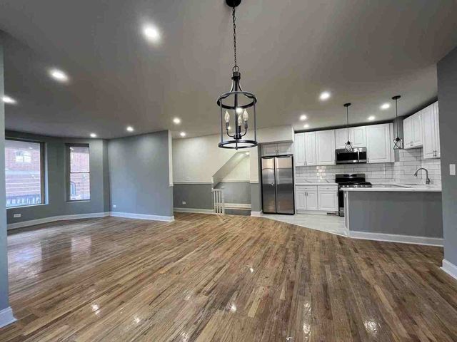 1446 W Irving Park Road 1, Chicago, IL 60613