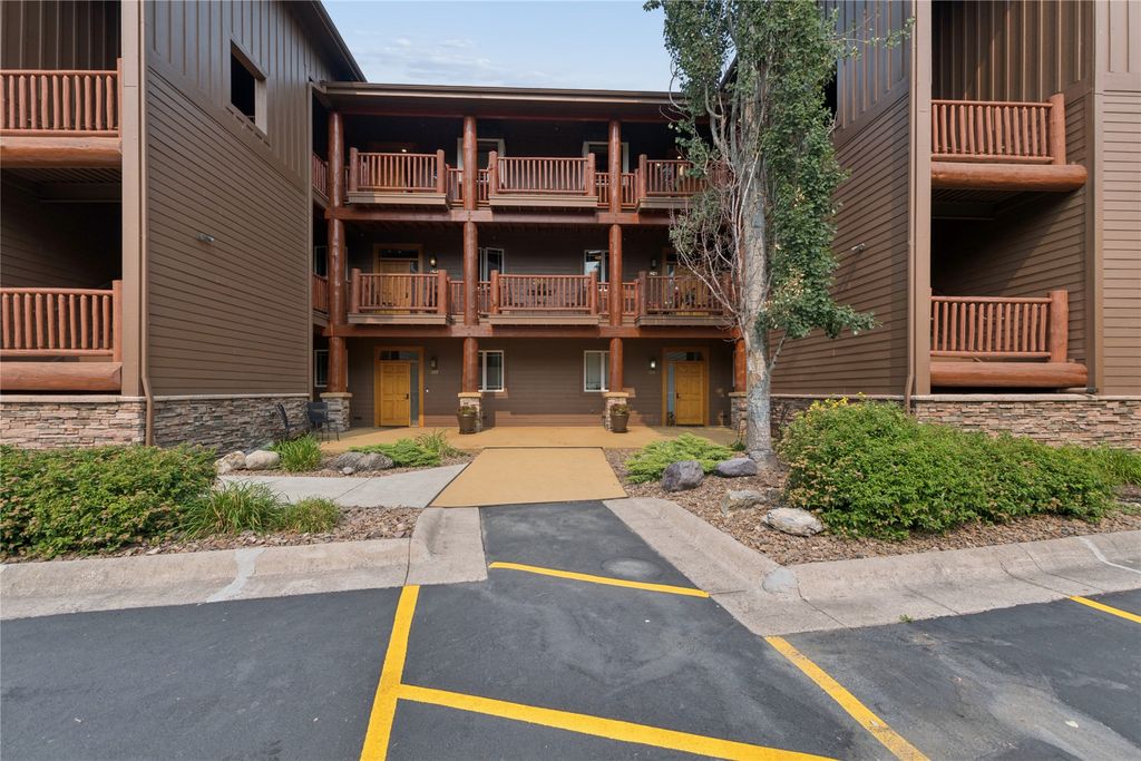 850 Saint Andrews Drive 1432, Columbia Falls, MT 59912 photo 2