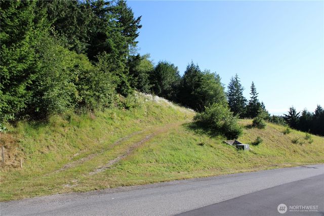 1076 Malvern Hills Drive, Camano Island, WA 98282