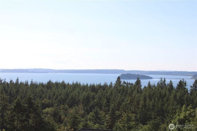 1076 Malvern Hills Drive, Camano Island, WA 98282