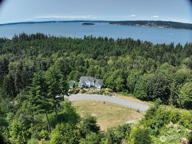 1076 Malvern Hills Drive, Camano Island, WA 98282