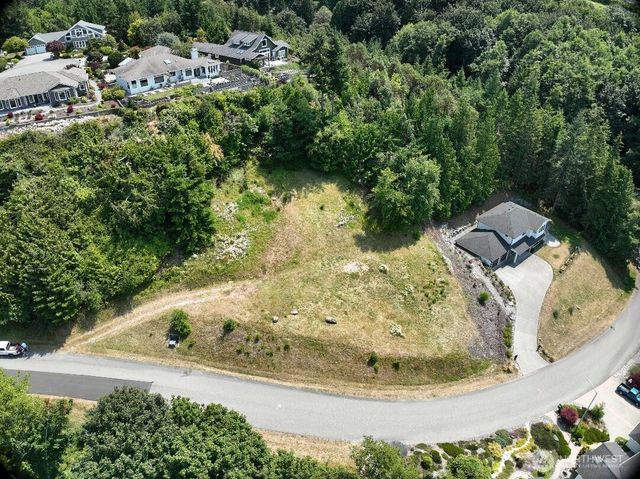 1076 Malvern Hills Drive, Camano Island, WA 98282