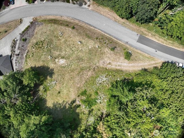 1076 Malvern Hills Drive, Camano Island, WA 98282