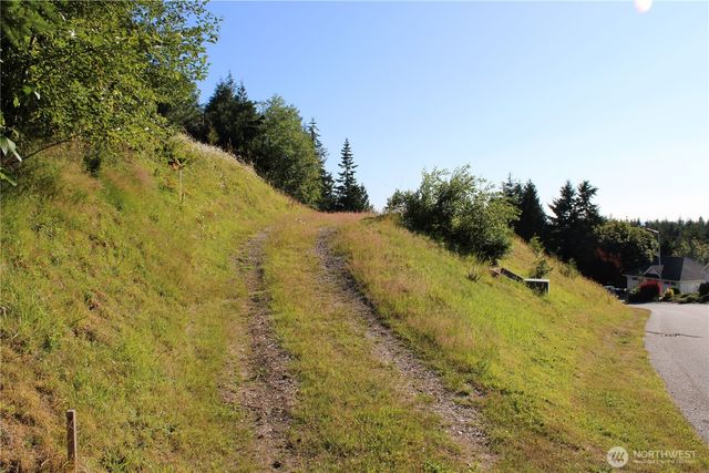 1076 Malvern Hills Drive, Camano Island, WA 98282