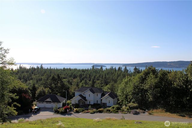 1076 Malvern Hills Drive, Camano Island, WA 98282