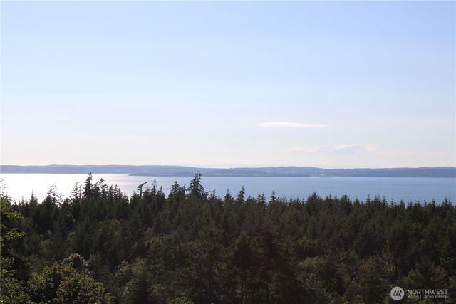 1076 Malvern Hills Drive, Camano Island, WA 98282