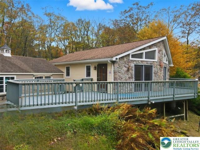 2318 Sunbird Court, Pocono Twp, PA 18332