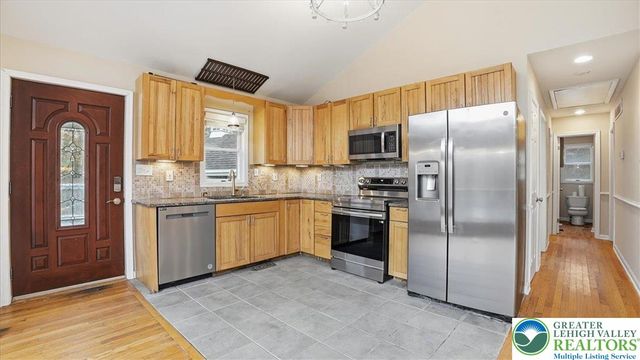 2318 Sunbird Court, Pocono Twp, PA 18332