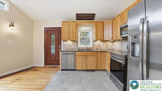 2318 Sunbird Court, Pocono Twp, PA 18332