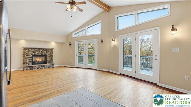 2318 Sunbird Court, Pocono Twp, PA 18332