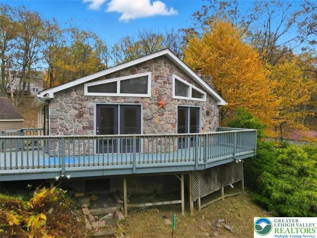 2318 Sunbird Court, Pocono Twp, PA 18332