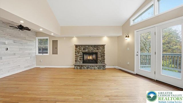 2318 Sunbird Court, Pocono Twp, PA 18332