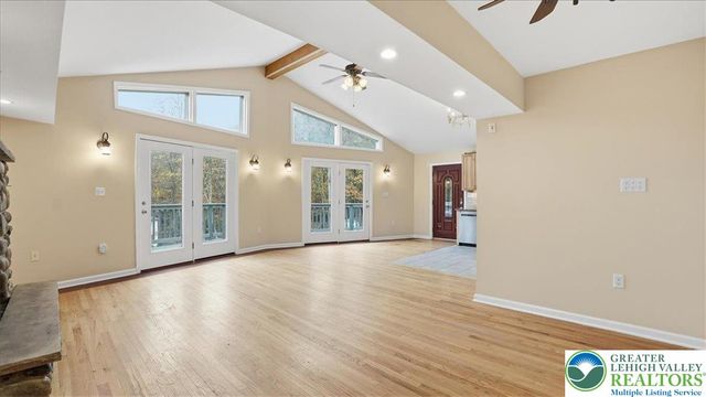 2318 Sunbird Court, Pocono Twp, PA 18332