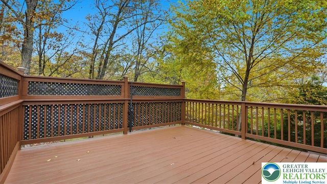 2318 Sunbird Court, Pocono Twp, PA 18332