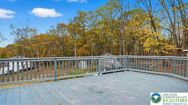 2318 Sunbird Court, Pocono Twp, PA 18332