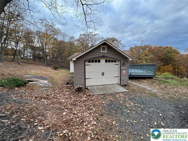 2318 Sunbird Court, Pocono Twp, PA 18332