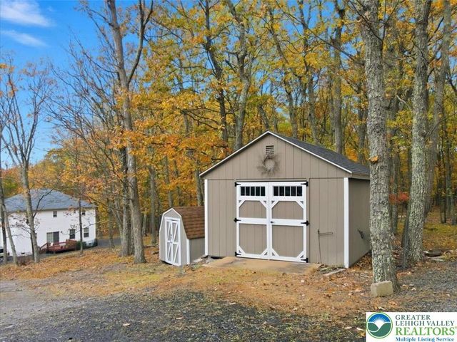 2318 Sunbird Court, Pocono Twp, PA 18332