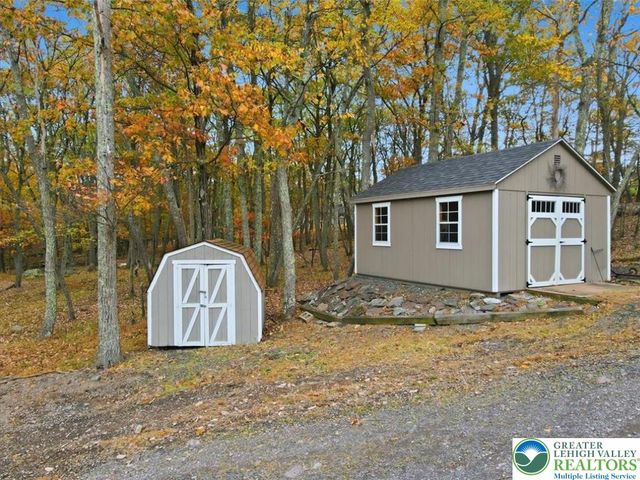 2318 Sunbird Court, Pocono Twp, PA 18332