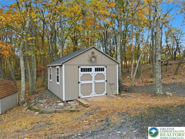 2318 Sunbird Court, Pocono Twp, PA 18332