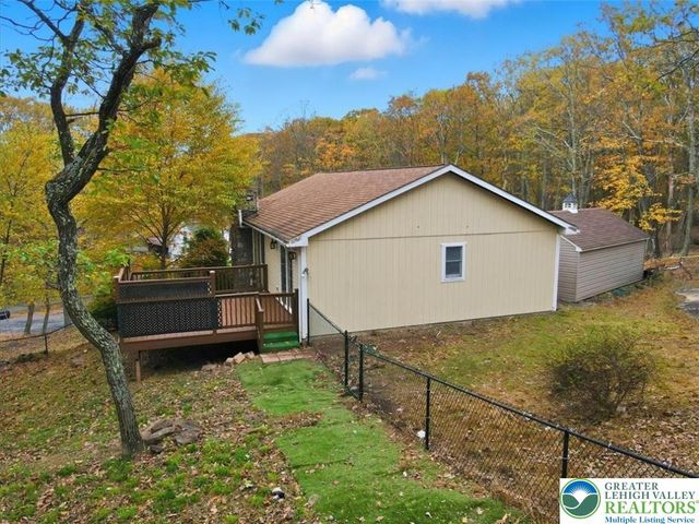 2318 Sunbird Court, Pocono Twp, PA 18332