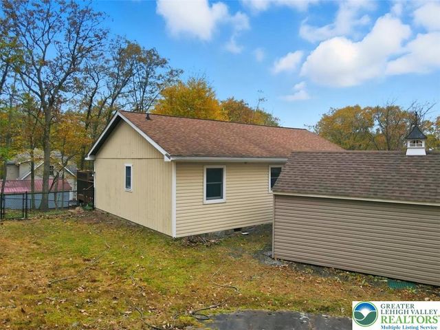 2318 Sunbird Court, Pocono Twp, PA 18332