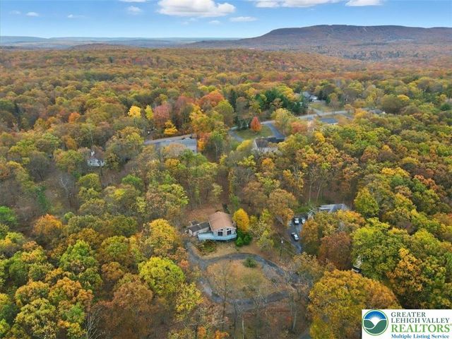 2318 Sunbird Court, Pocono Twp, PA 18332