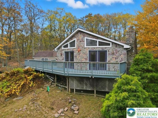 2318 Sunbird Court, Pocono Twp, PA 18332